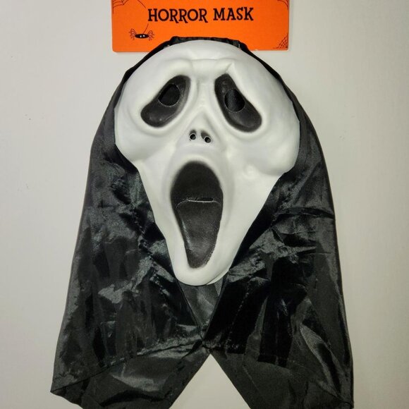 Scream Ghostface Horror Mask Youth Costume Accessory Plastic White Black NWT - Picture 1 of 2